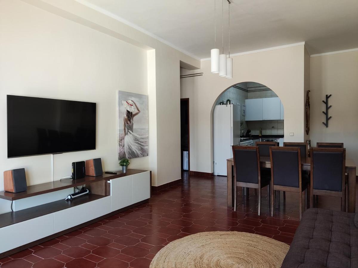 Apartment By The Beach! With Large Balcony! Sao Martinho do Porto Exterior photo